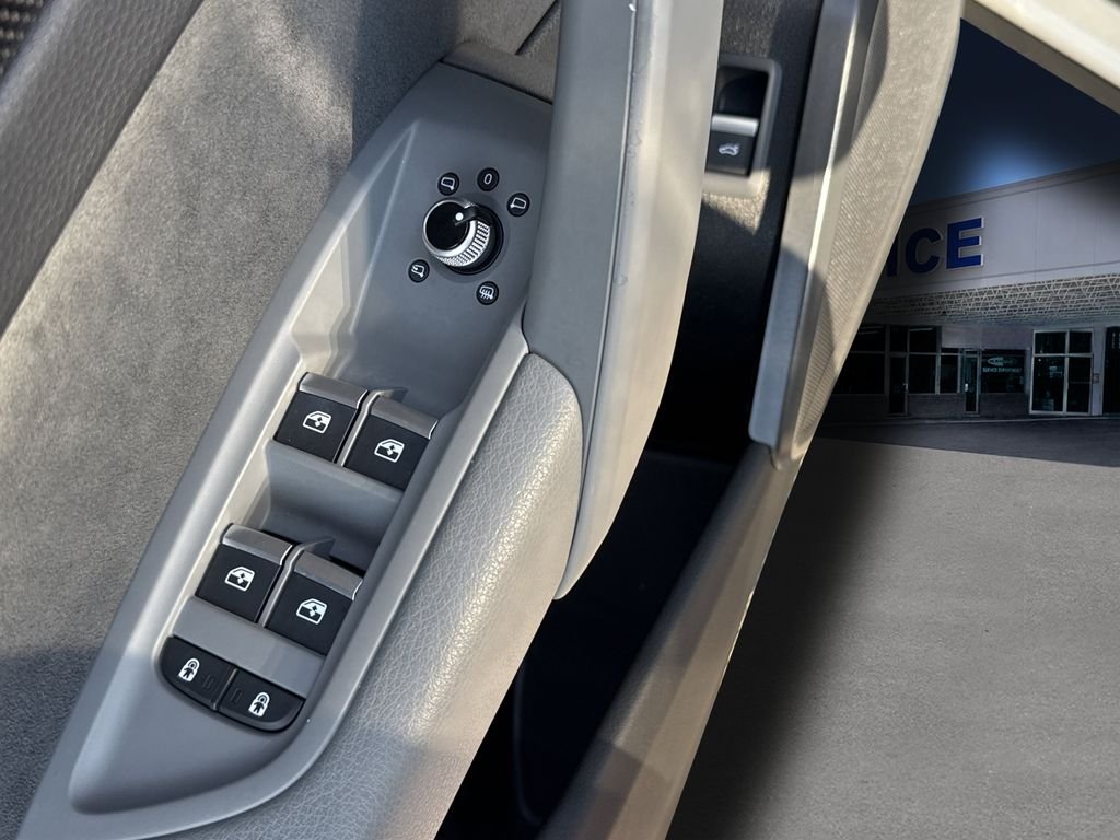 2022 Audi SQ5 Premium - Photo 18