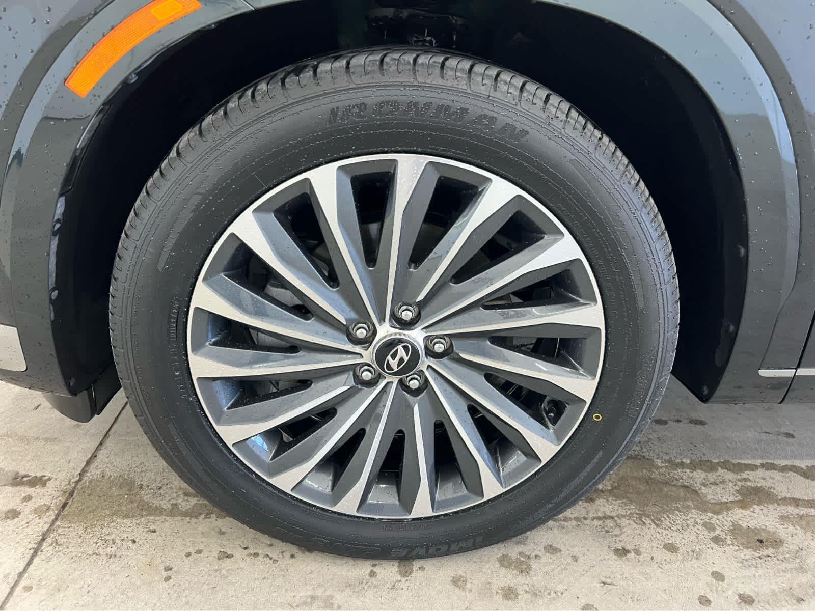 Used 2024 Robust Emerald Hyundai Calligraphy image 7