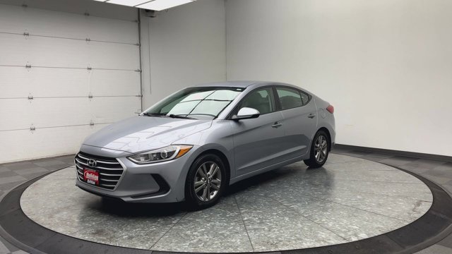 Used 2017 Shale Gray Metallic Hyundai SE image 28