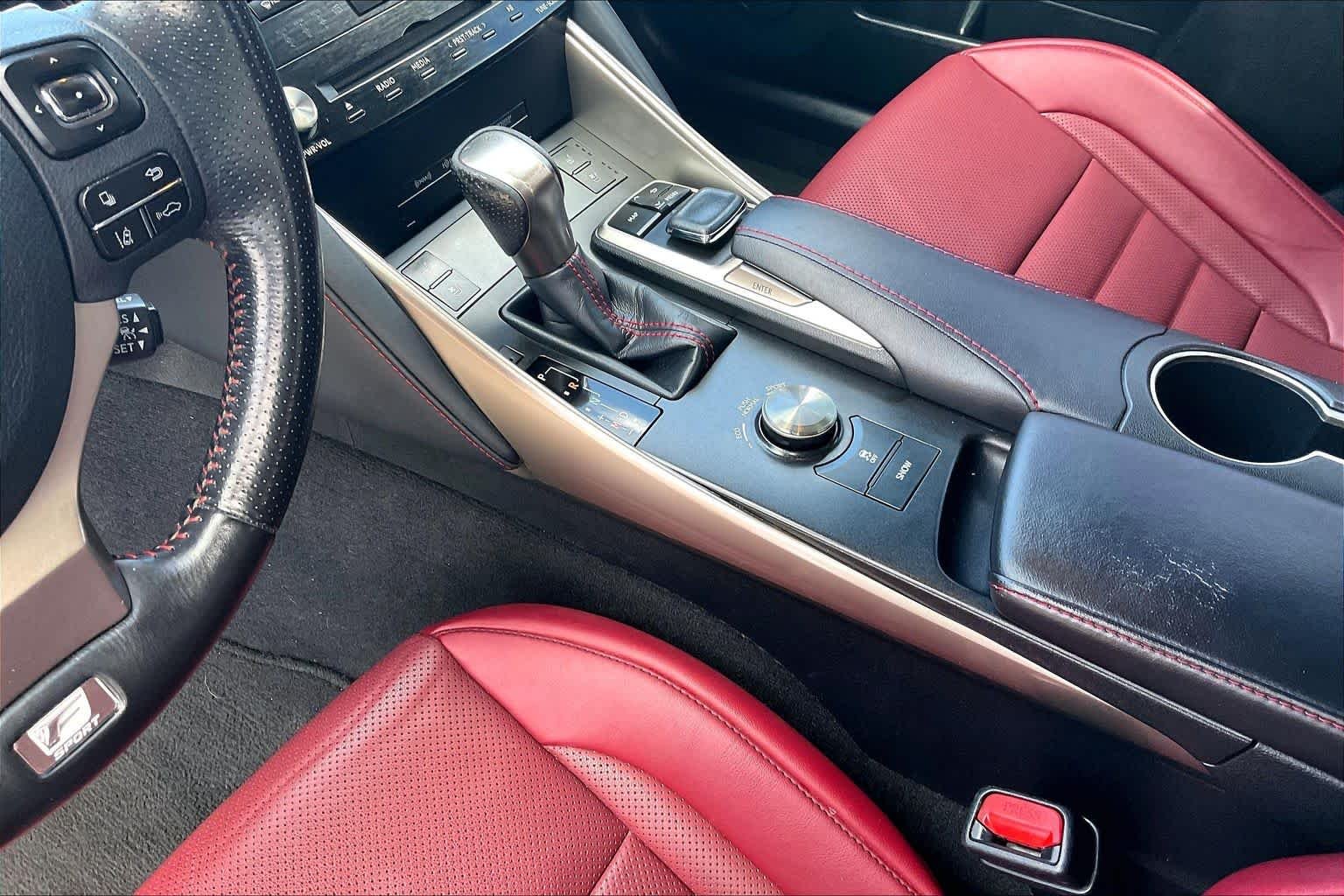 Used 2018 Ultra White Lexus  image 16