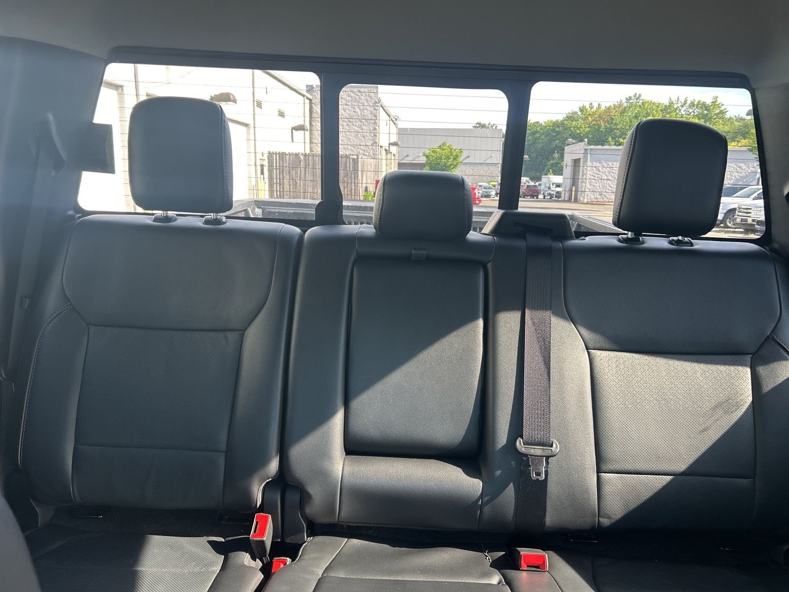 Used 2023  Ford Lariat image 25