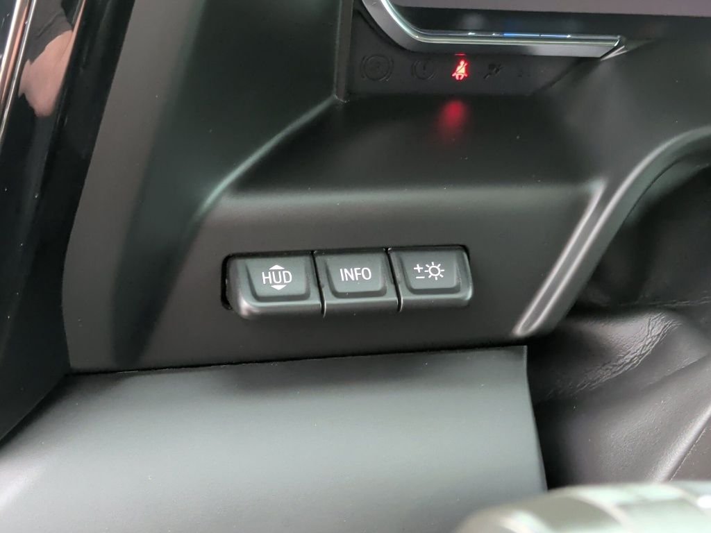 Used 2024 White GMC AT4 image 16