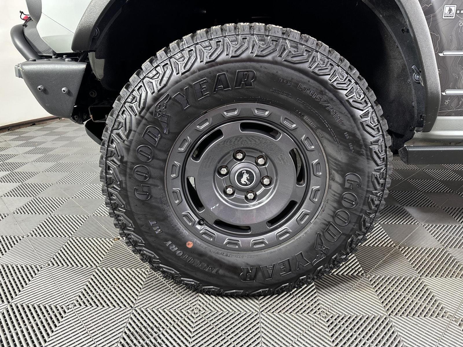 Used 2023 Cactus Gray Ford Everglades Advanced image 16