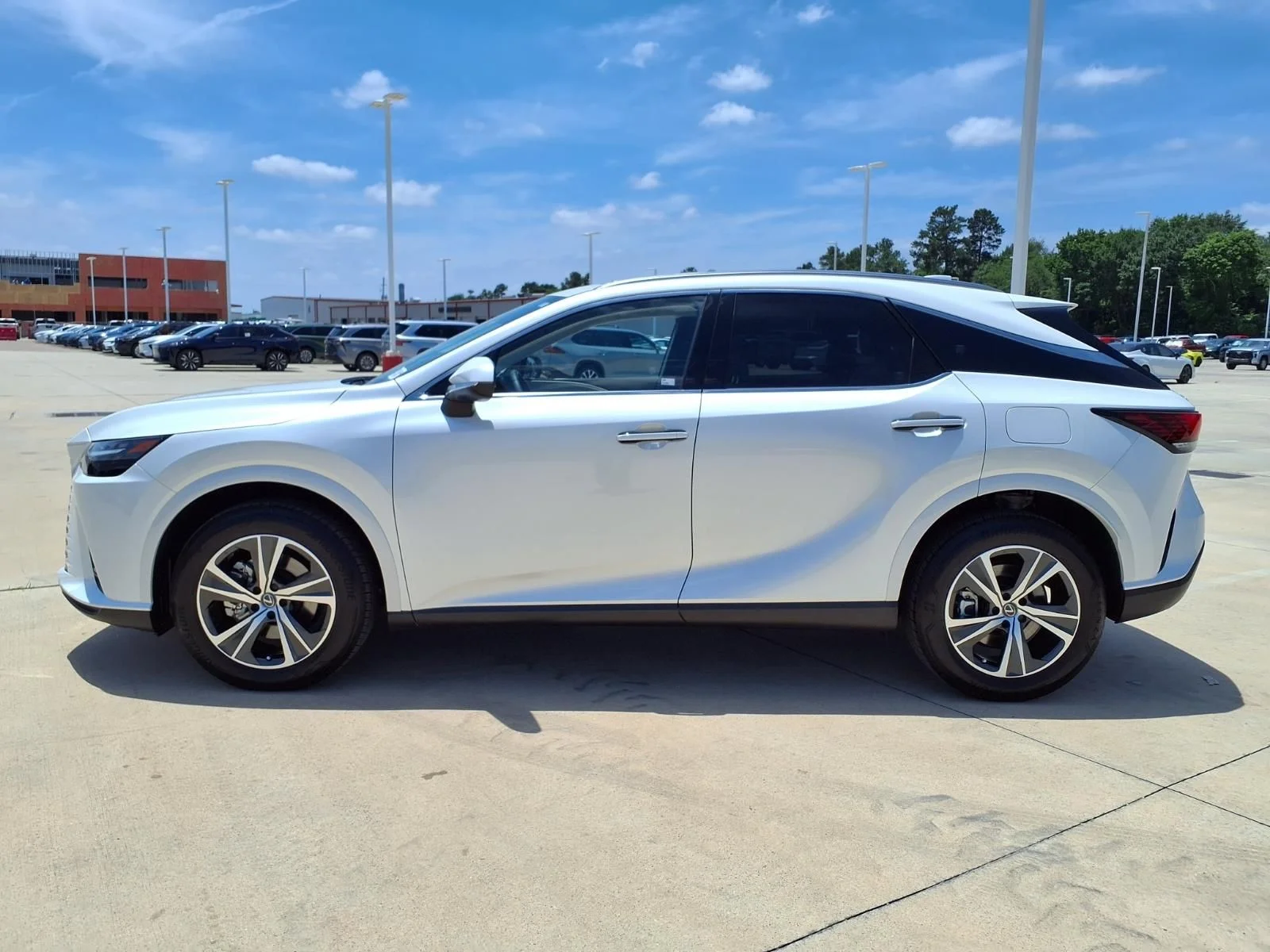 Used 2024 White Lexus 350 Premium image 9