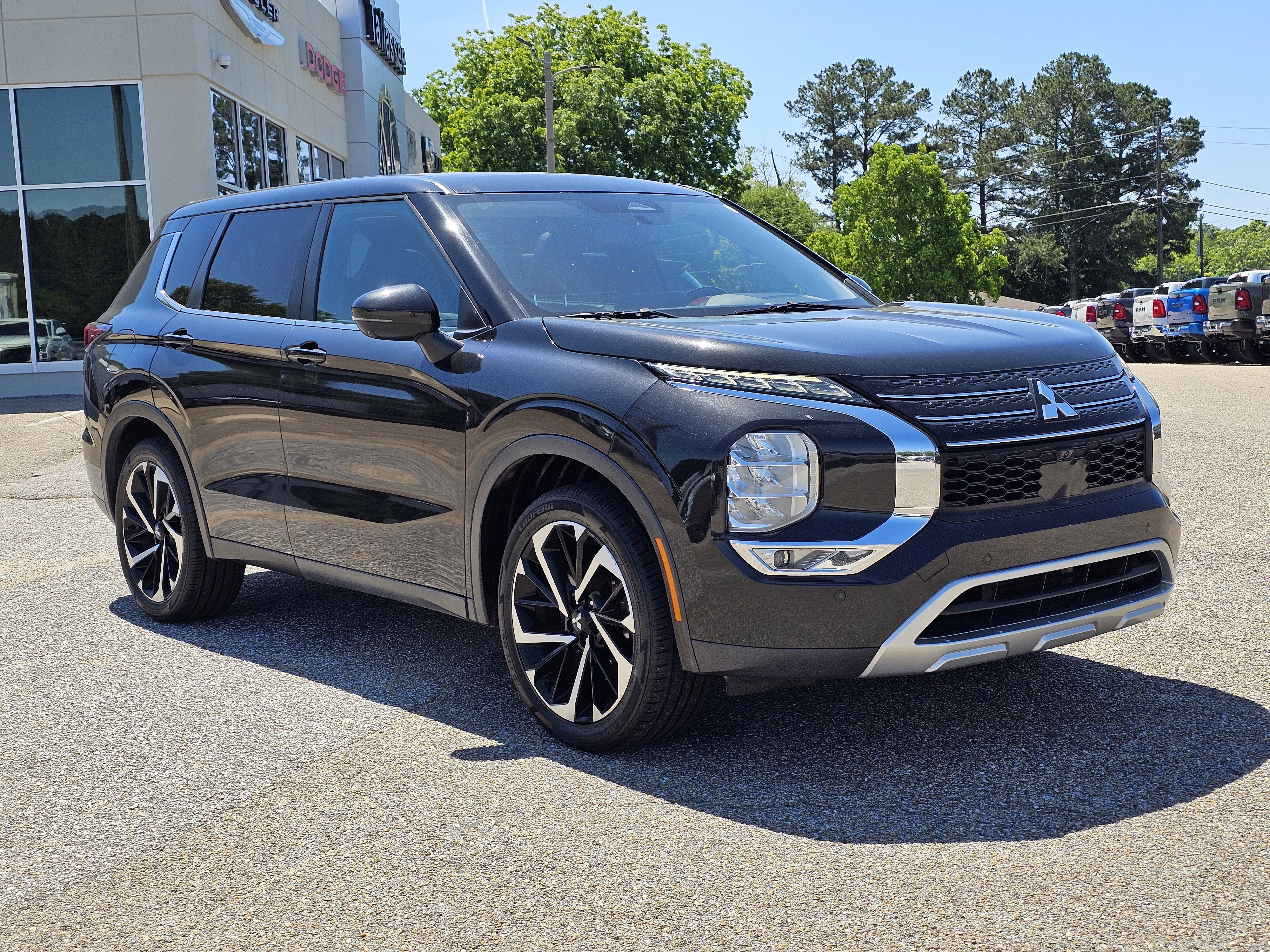 Used 2022 Black Diamond Mitsubishi SE Launch Edition image 5