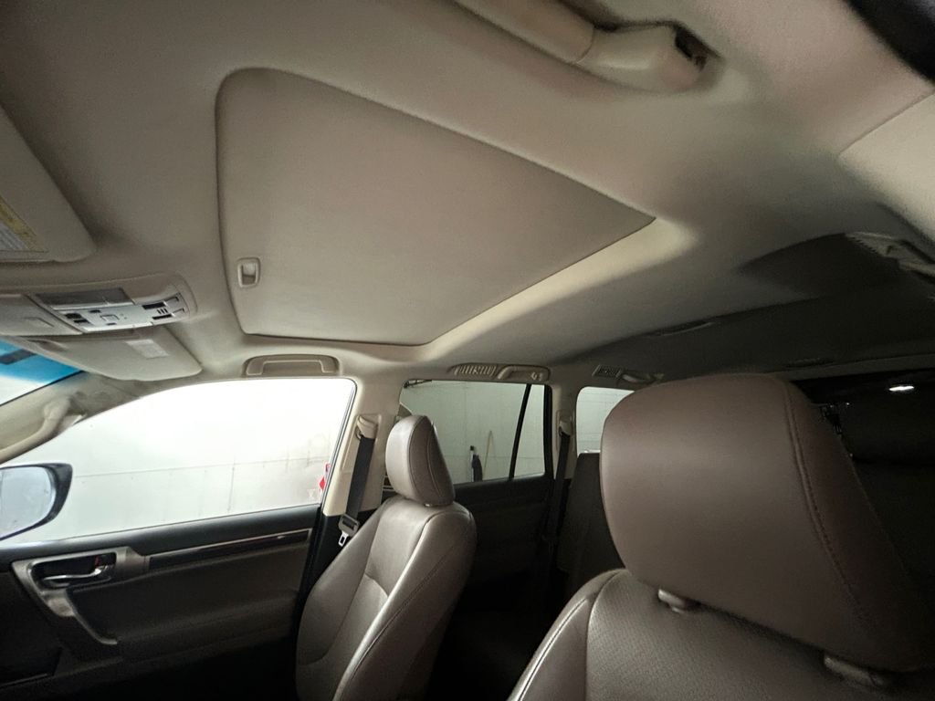 Used 2021  Lexus 460 Luxury image 25