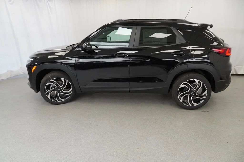 New 2026 Mosaic Black Metallic Chevrolet RS image 38