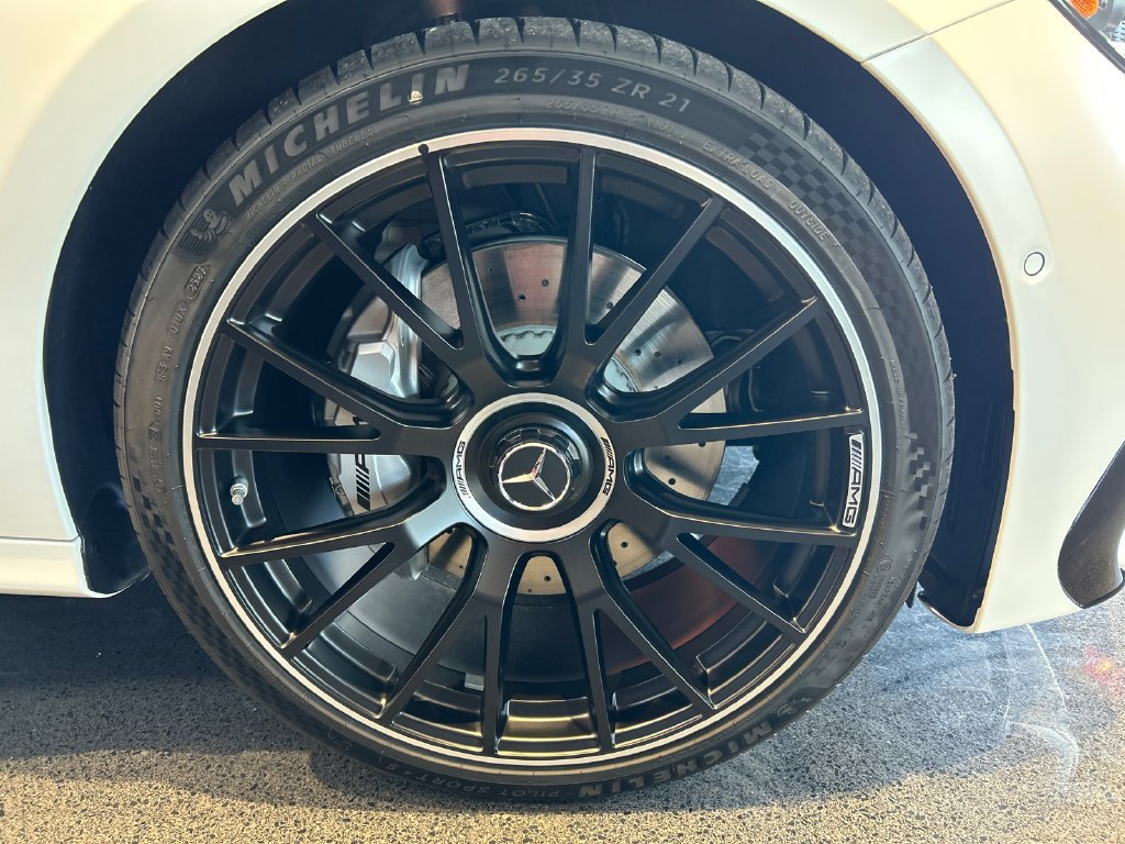 New 2027 MANUFAKTUR Moonlight White Magno Mercedes-Benz AMG® E 53 Hybrid Wagon image 33