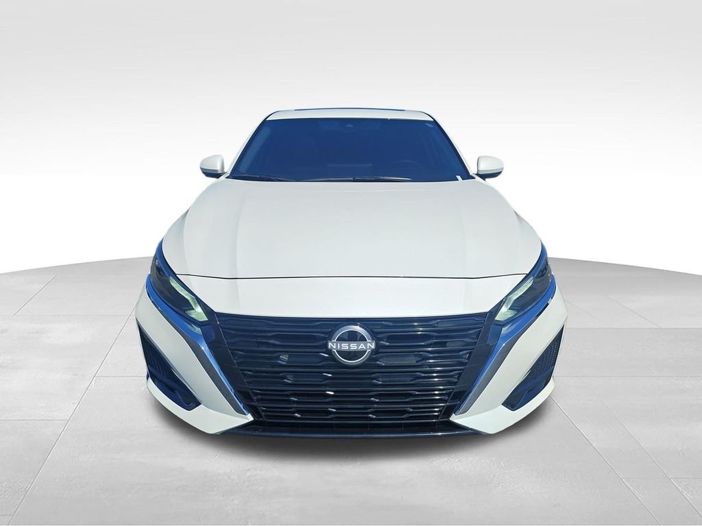 Used 2025 White Nissan 2.5 SL image 8