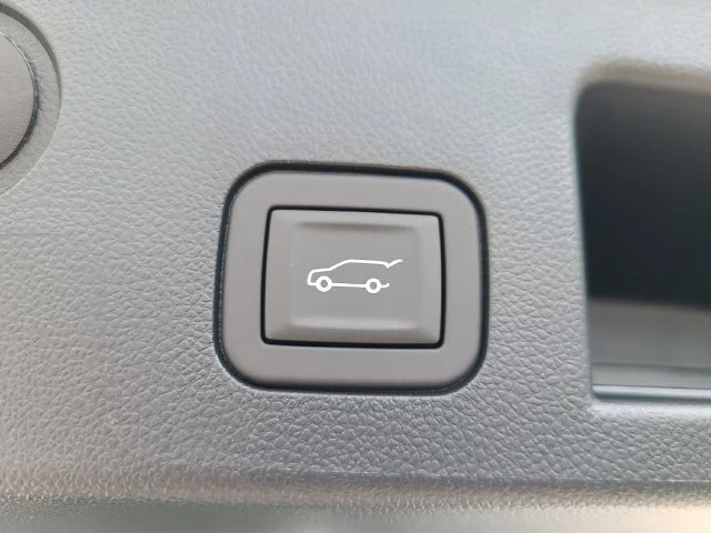 New 2027 Summit White Chevrolet LT image 11