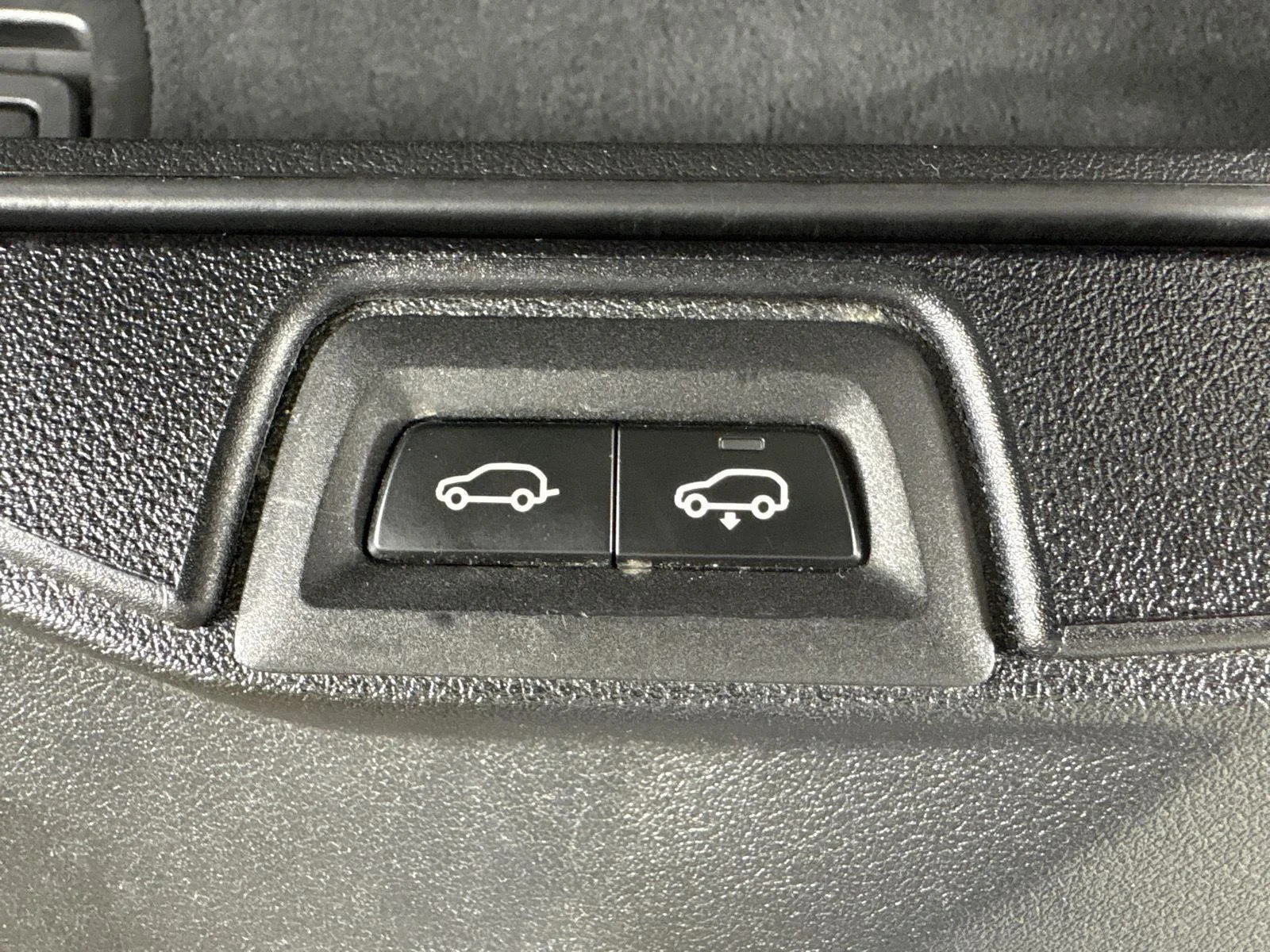 Used 2023 Carbon Black Metallic BMW xDrive40i image 25