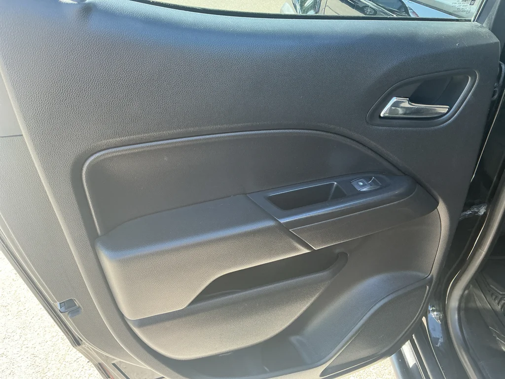 Used 2019 BLACK Chevrolet 4WD ZR2 image 16