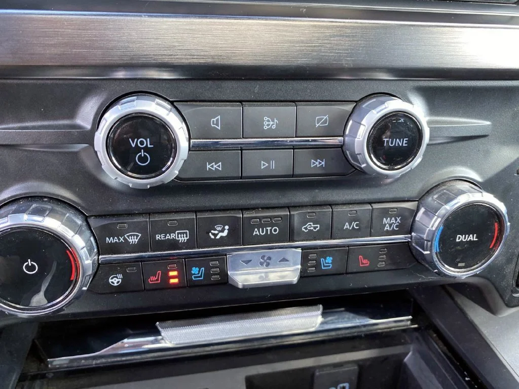 Used 2024 Silver Metallic Ford Lariat image 18