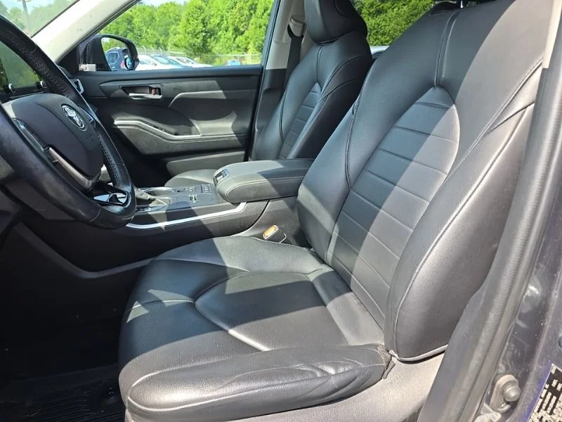 Used 2020 Gray Toyota XLE image 11