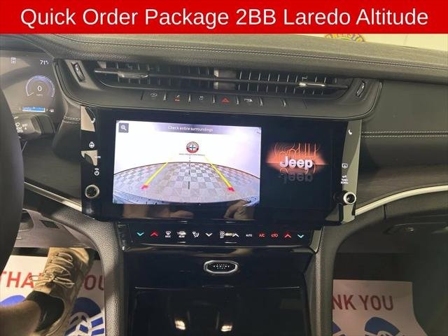 New 2026 Diamond Black Crystal Pearl-Coat Exterior Paint Jeep Laredo image 4
