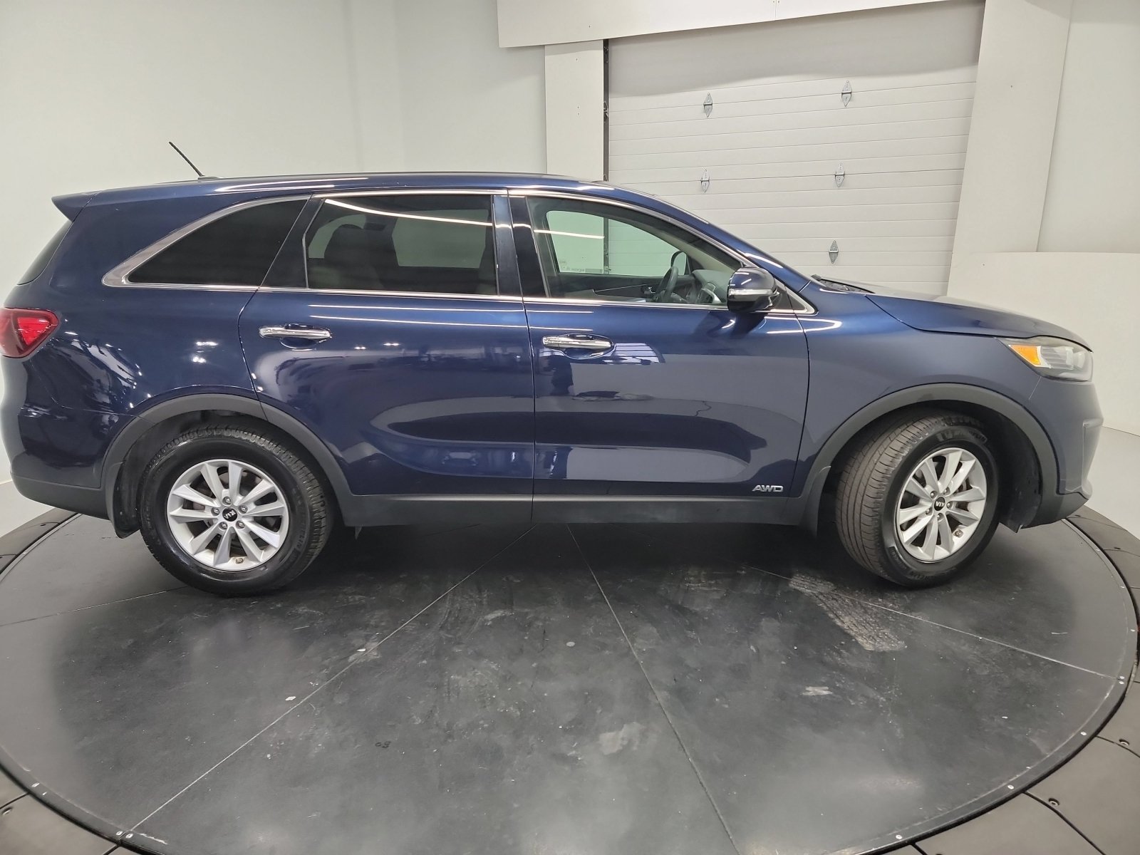 Used 2019 Blaze Blue Kia LX V6 image 9