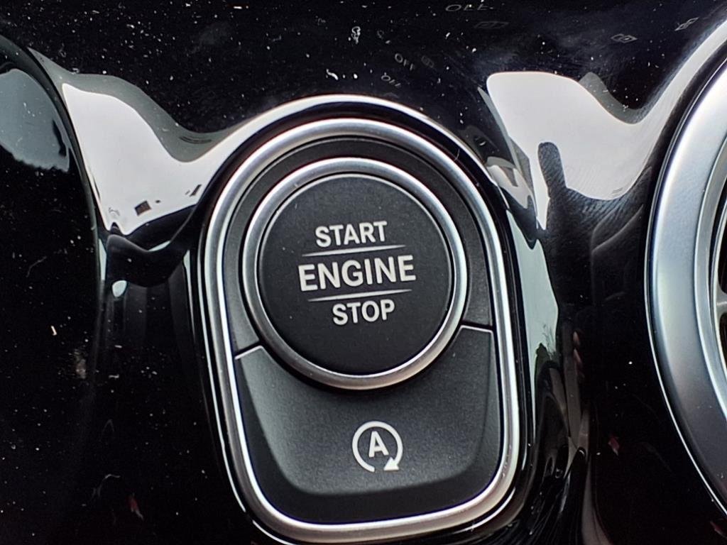Used 2025 Polar White Mercedes-Benz GLA 250 image 12