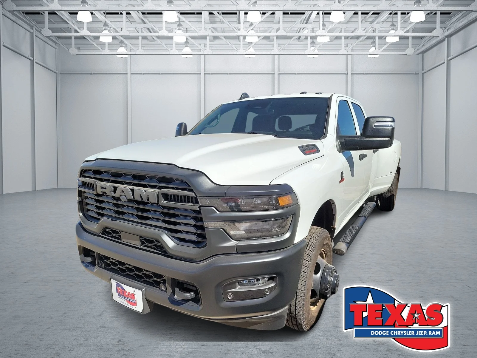 New 2026 PW7 Bright Whit Ram TRADESMAN CREW CAB 4X4 8
