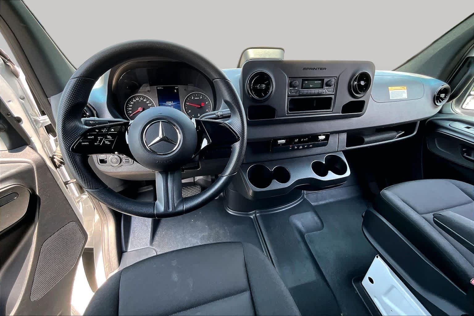Used 2025 Arctic White Mercedes-Benz  image 6