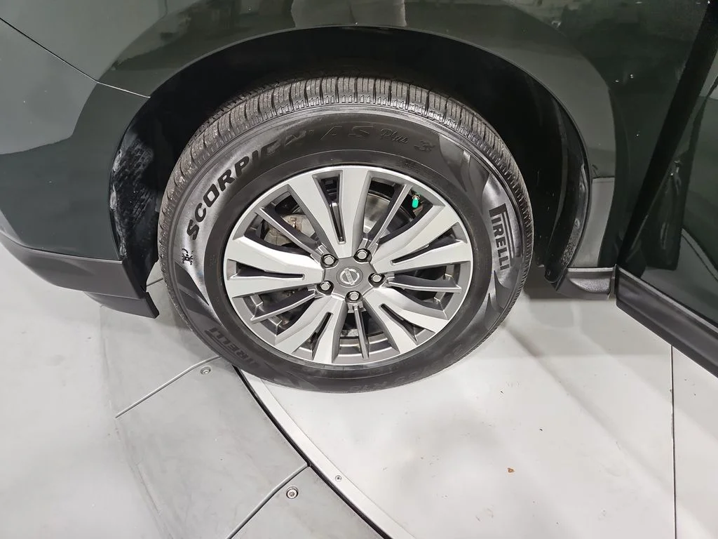 Used 2018 Green Nissan SL image 27