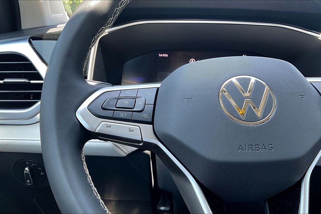 New 2026 Black Volkswagen 1.5T SE image 10