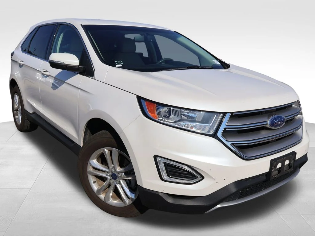 Used 2015 White Platinum Clearcoat Metallic Ford SEL image 15