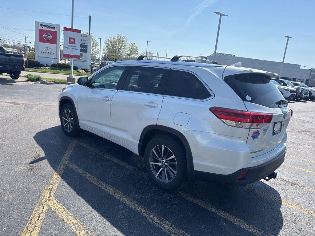 Used 2018 Blizzard Pearl Toyota XLE image 6