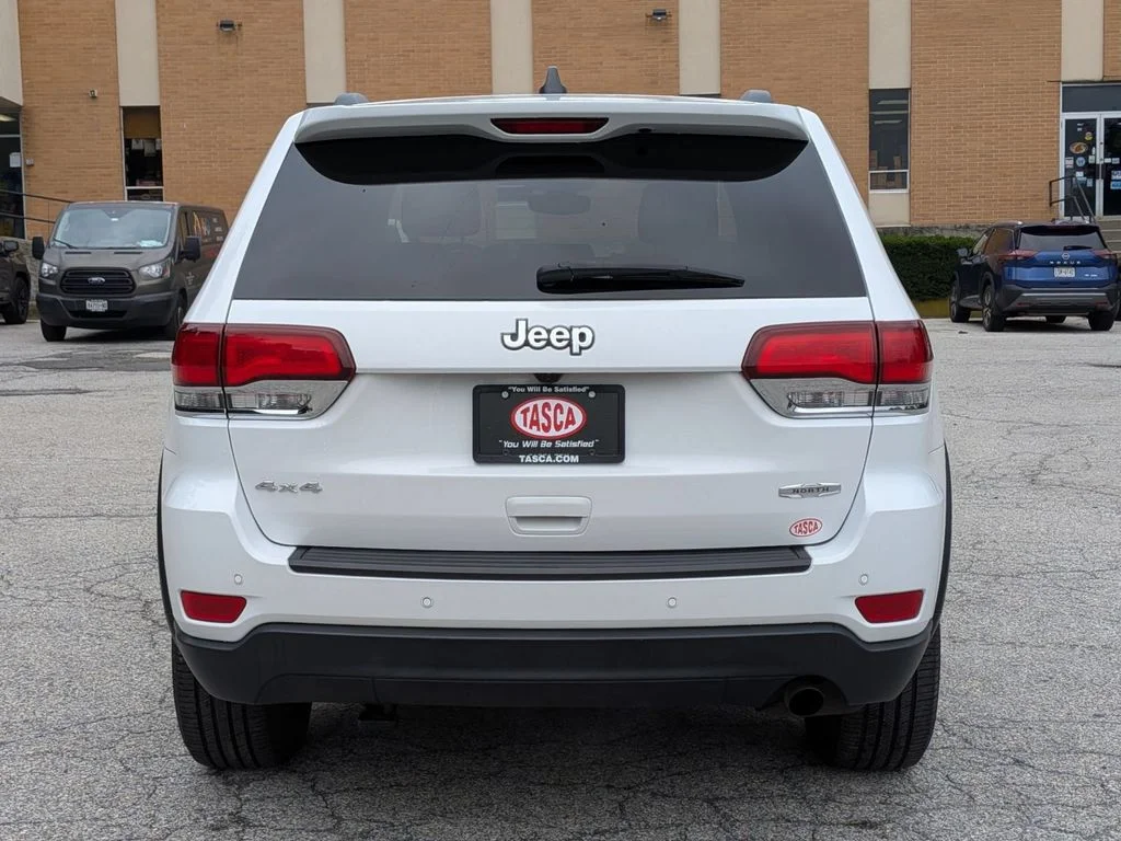 Used 2020 White Jeep Laredo image 4