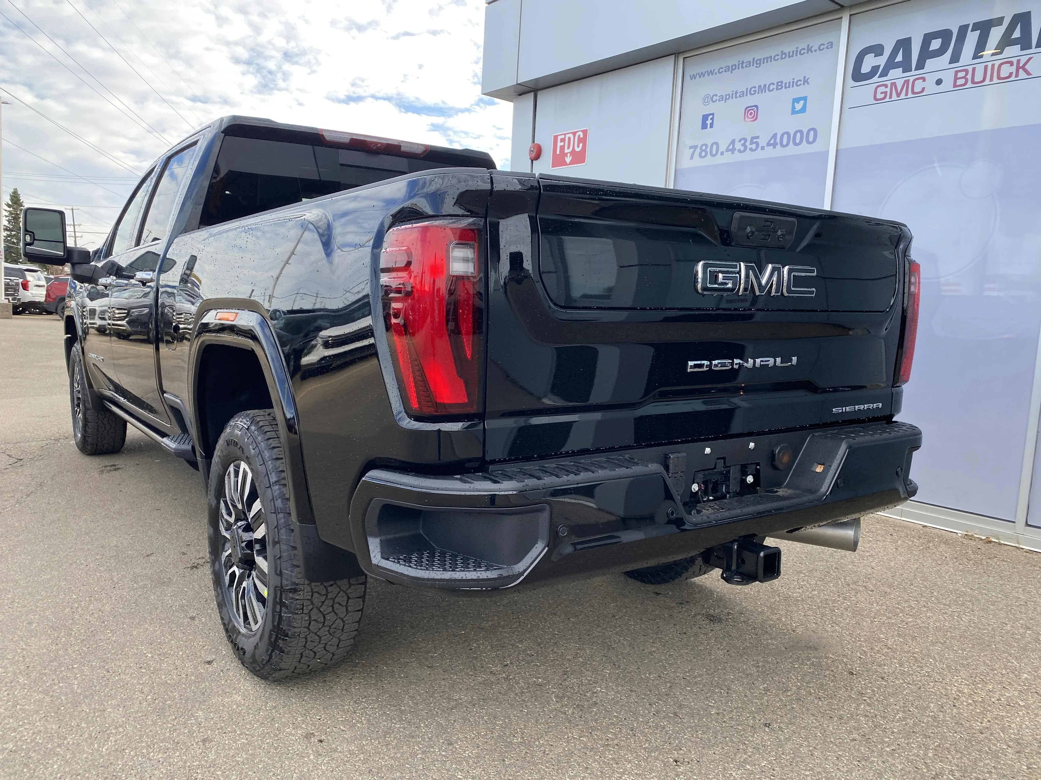 New 2026 ONYX BLACK GMC Denali Ultimate image 4