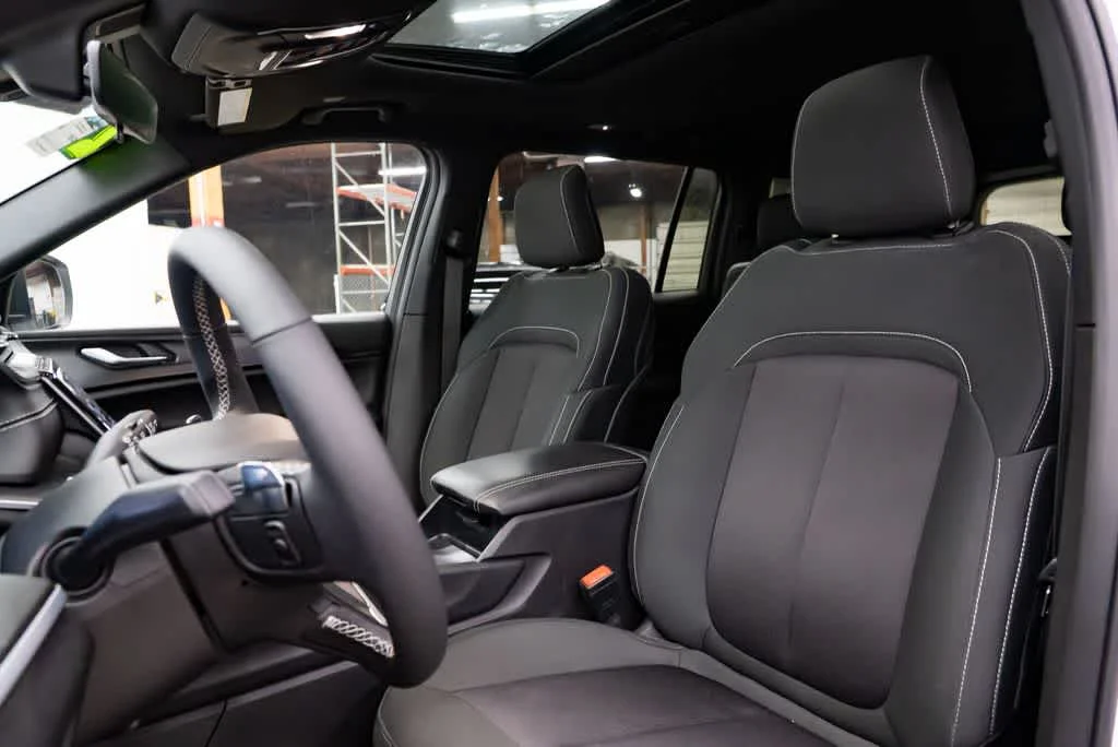 Used 2025 Bright White Clearcoat Jeep Laredo X image 24
