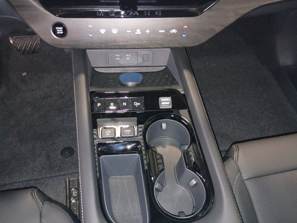 New 2027 White Nissan Platinum image 16
