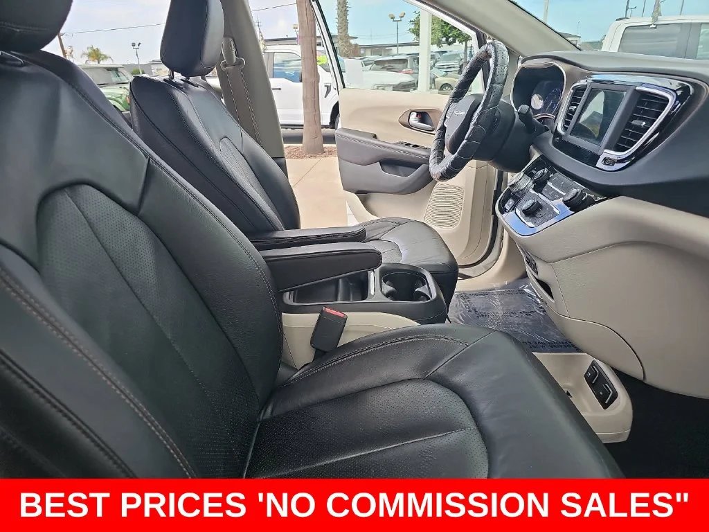 Used 2018 White Chrysler Touring L image 10