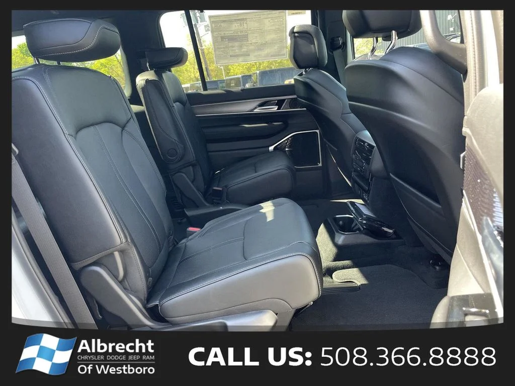 New 2026 Bright White Clear-Coat Exterior Paint Jeep Limited Reserve image 15