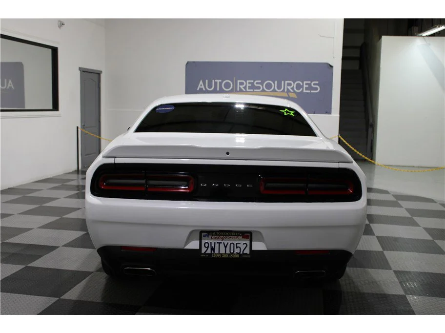 Used 2021 White Knuckle Clearcoat Dodge SXT image 5
