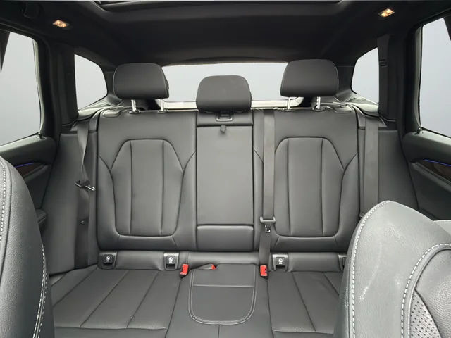 Used 2023  BMW xDrive30i image 40