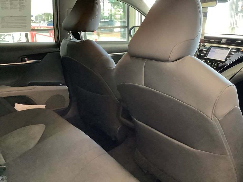 Used 2018 Gray Toyota LE image 17