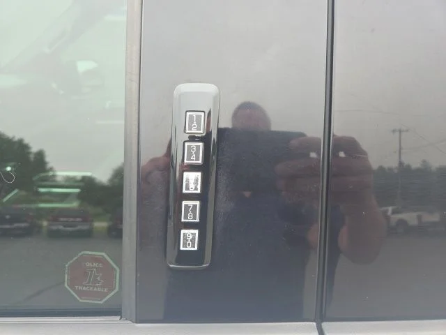 Used 2020 White Ford XLT image 11