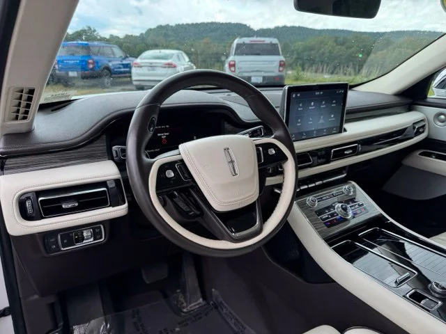 Used 2020 White Lincoln Black Label Grand Touring image 26