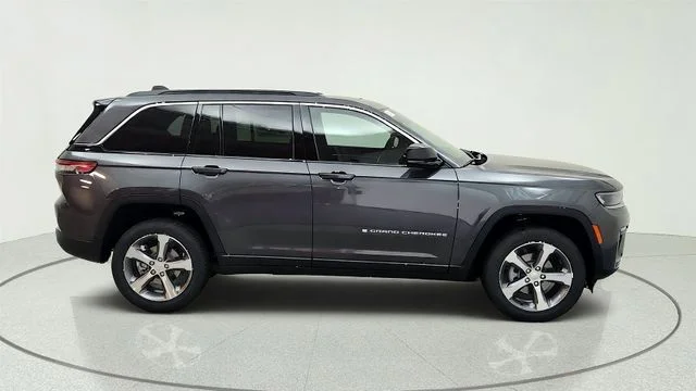New 2026 Baltic Gray Metallic Clearcoat Jeep Limited image 15