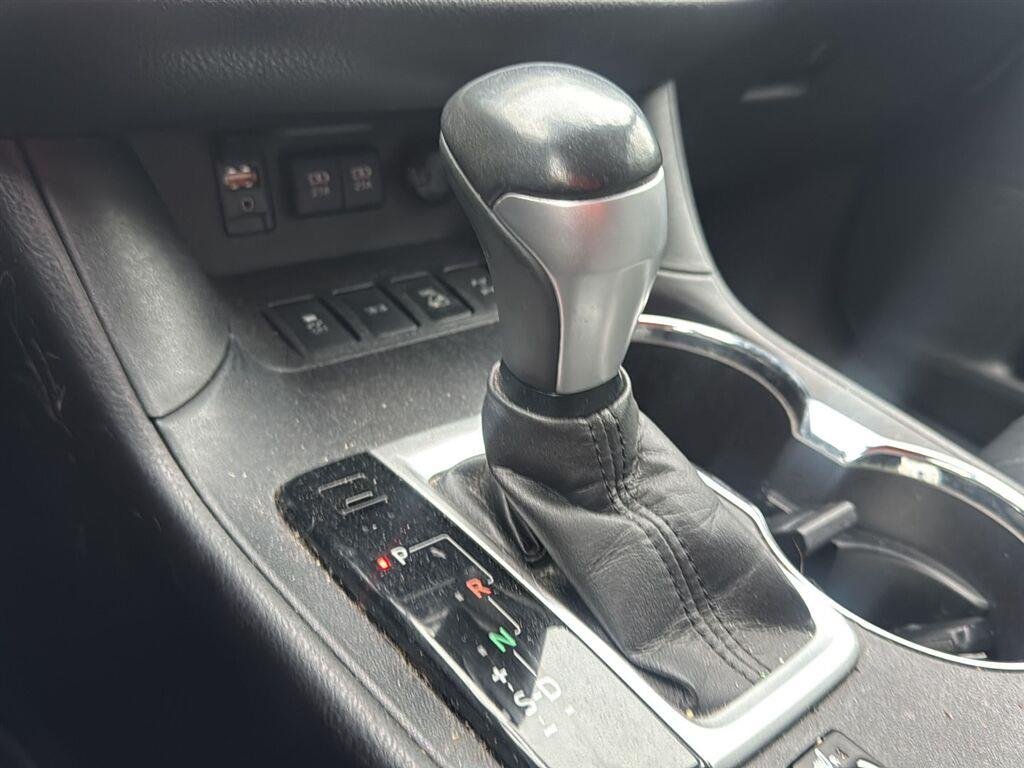 Used 2017  Toyota XLE image 14