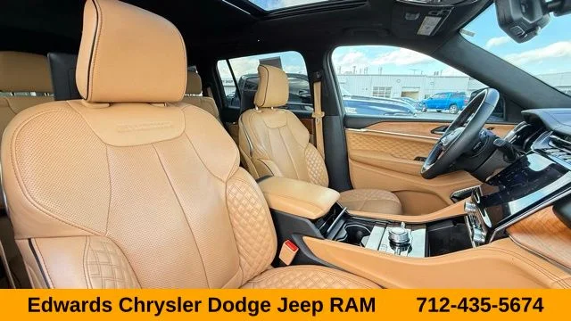 Used 2025 White Jeep Summit image 44