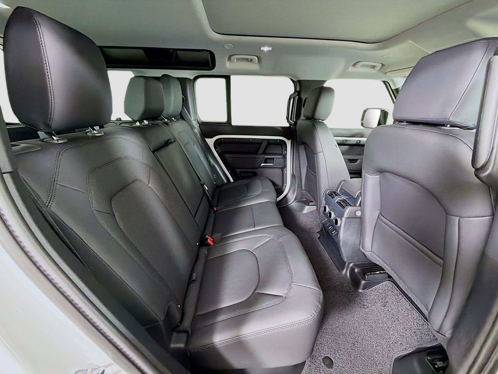 New 2026 Fuji White Land Rover S image 31