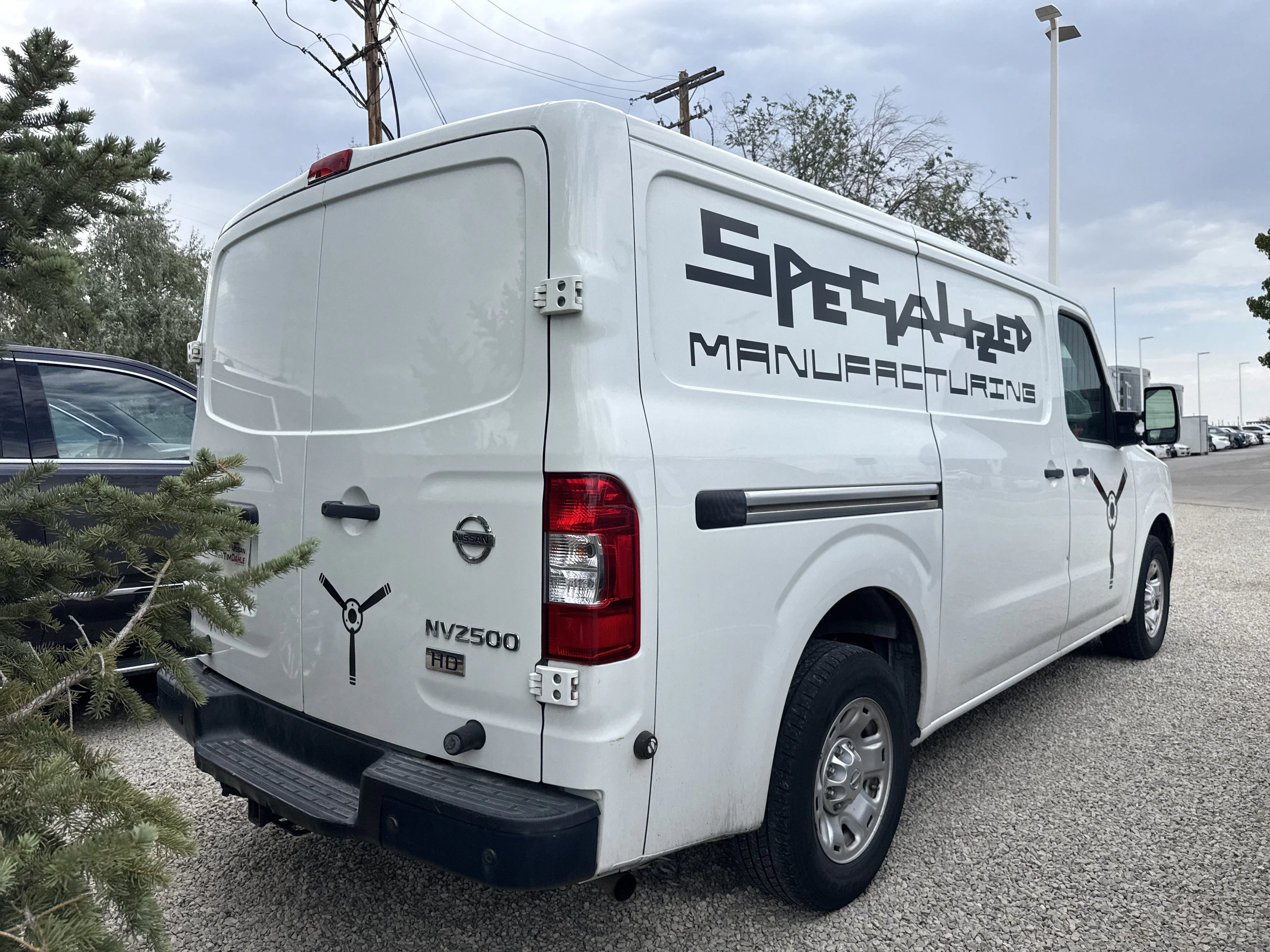 Used 2014 Glacier White Nissan SV image 6