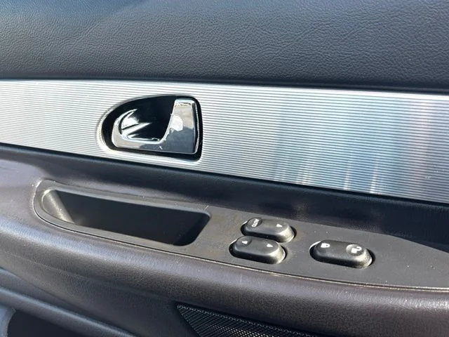 Used 2004 Blue Ford Base image 11