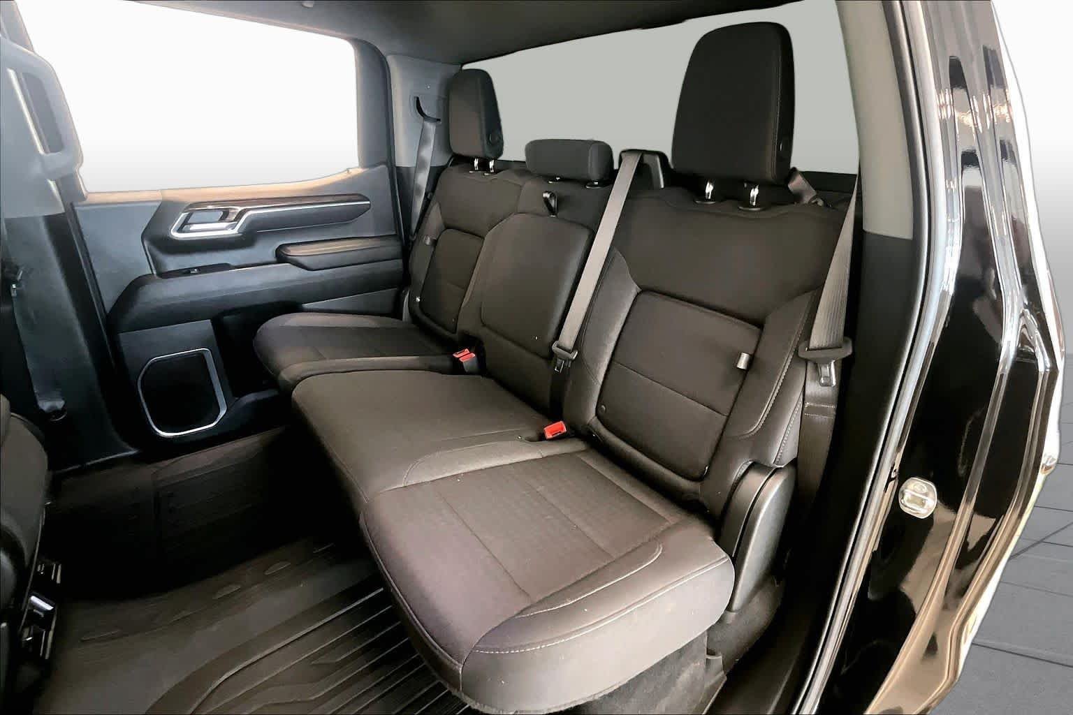 Used 2024 Onyx Black GMC Elevation image 18