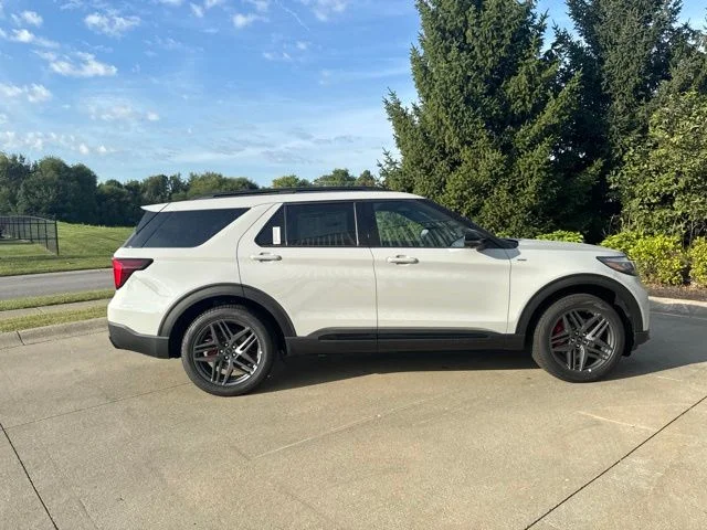 New 2027 Avalanche Gray Ford ST-Line image 36