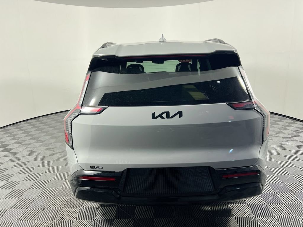 New 2026 Wolf Gray Kia Land AWD image 4