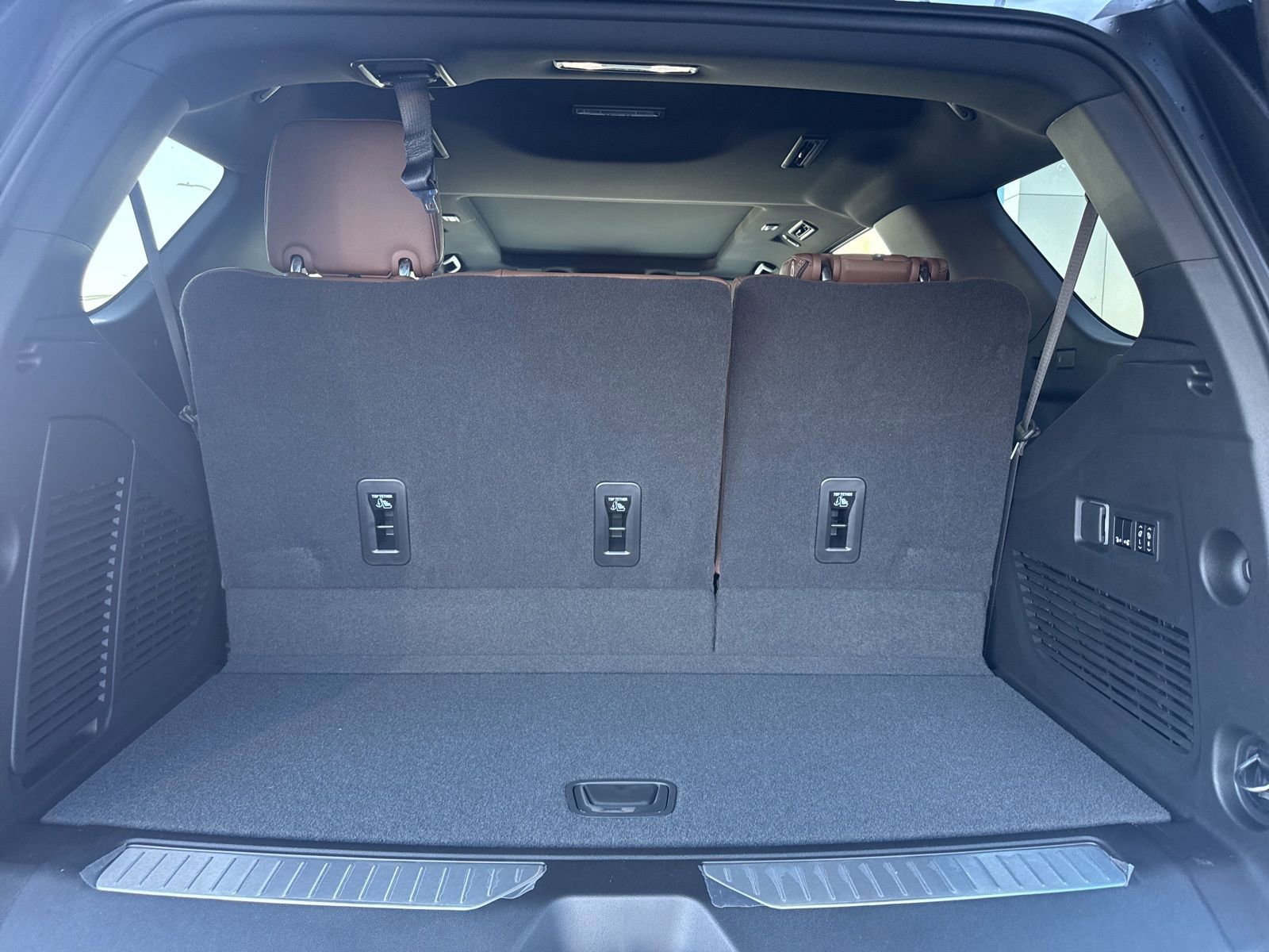 New 2026 Polar White Tricoat Chevrolet High Country Deluxe with 24in Wheels - Panoramic Sunroof - Super Cruise - Technology & Entertainment image 12