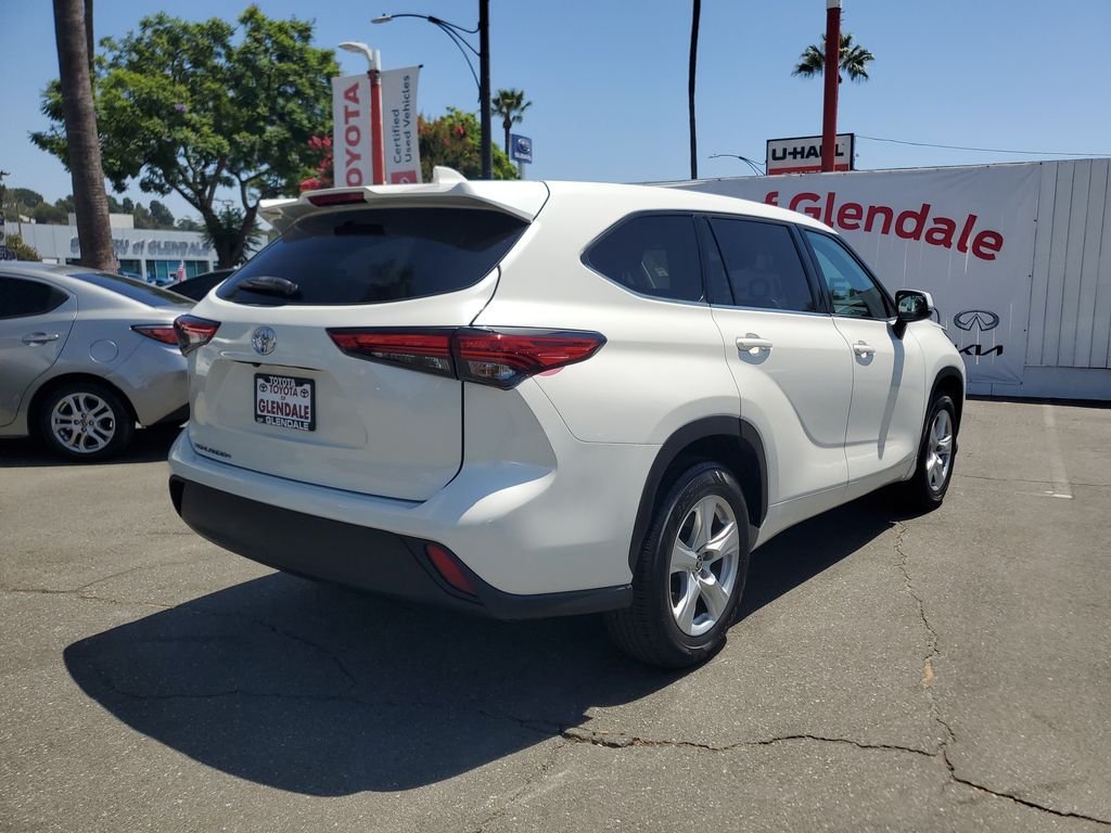 Certified Used 2021 White Toyota L image 4