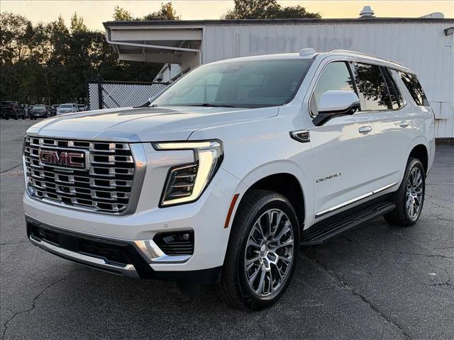 Used 2025 White Frost Tricoat GMC Denali image 5